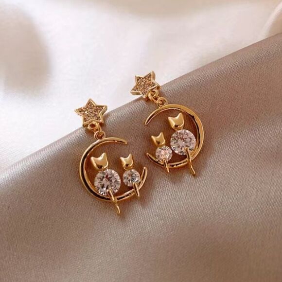 - 😺Gold plated Tiny Celestial Cat Cz Diamond Earrings - Picture 3 of 9